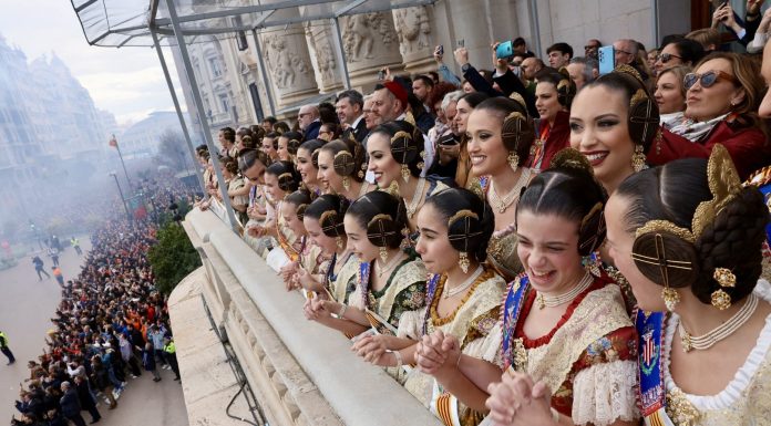 Así celebra una fallera su cumpleaños en la mascletà de Valencia Vive las mascletaes de las Fallas 2023 en 7 Televalencia