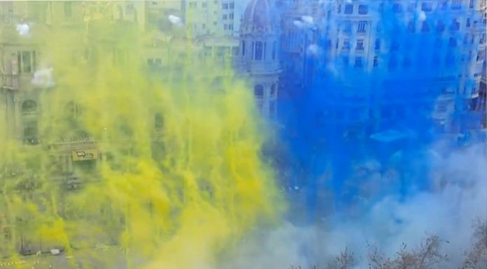 Valencia disparará una mascletà especial con los colores de Ucrania y la Senyera El cielo de Valencia volverá a teñirse de azul y amarillo en honor a Ucrania