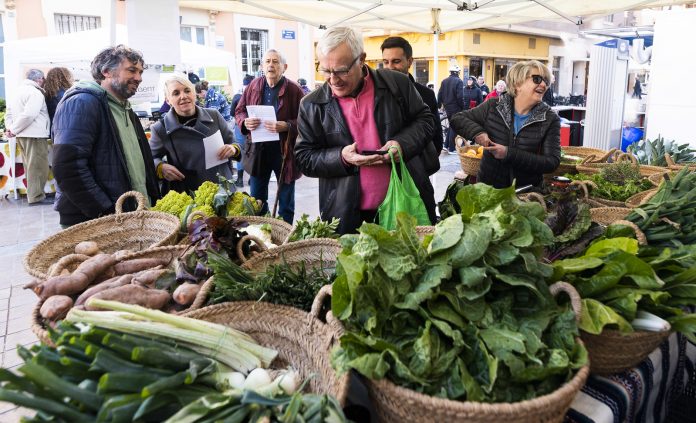 Valencia estrena cuatro mercados de venta directa del agricultor