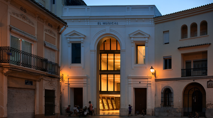 Sabías que una de las puertas más altas de España se esconde en Valencia