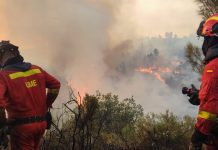 Un incendio forestal en Villanueva de Viver obliga a evacuar cinco poblaciones y corta tres carreteras