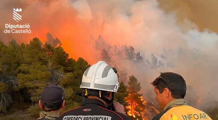 Los vecinos de 6 poblaciones desalojadas por el incendio volverán a sus hogares pero confinados Los vecinos de 6 poblaciones desalojadas por el incendio volverán a sus hogares pero confinados