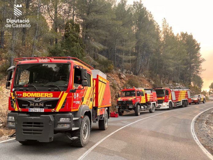 Alerta máxima en el incendio de Castellón por rebrotes con 'efecto chimenea'