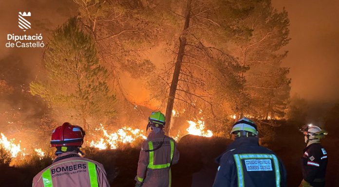 Puig advierte: las próximas 12 horas son «fundamentales» para la extinción del incendio El poniente da una tregua y favorece la extinción del incendio de Villanueva de Viver