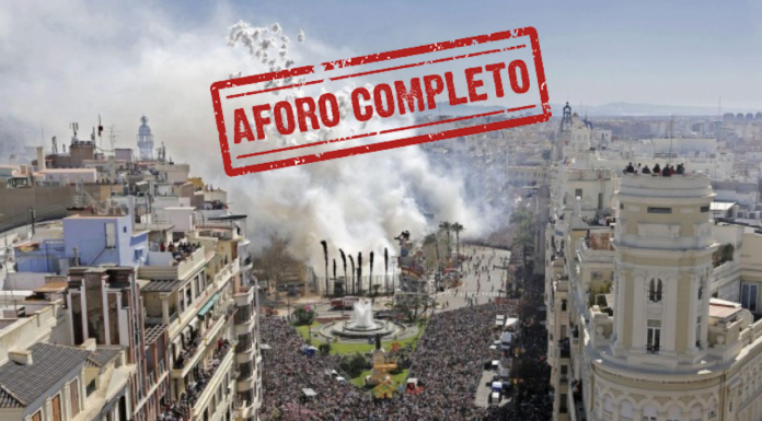 Valencia cuelga el cartel de completo por Fallas