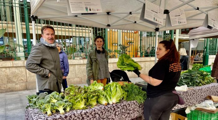 El Mercado Colón planta cara al mercadillo de agricultores en su inauguración Catalá cierra el mercadillo agrícola del Mercado de Colón