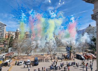 VÍDEO | 172 kilos de pólvora pintan el cielo de Valencia en la mascletà de hoy