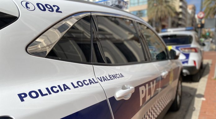 Amenazan de muerte con un hacha a un vecino de Xirivella Dos heridos graves al colisionar contra un contenedor en la avenida Alfahuir