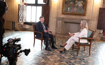 GALERÍA | 7 Televalencia se desplaza para la entrevista con el president