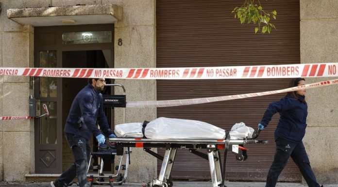 Fallecen un matrimonio y su hijo en el incendio de una vivienda en Valencia Fallecen un matrimonio y su hijo en el incendio de una vivienda en Valencia