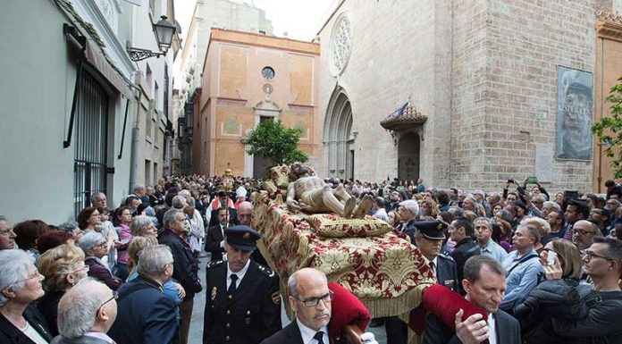 Emotiva procesión del Santo Entierro en la Iglesia San Nicolás