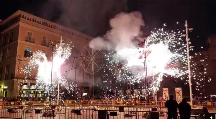 Vídeo: Así ha sido el ‘Castell de Pals’ en la nueva Plaza de la Reina
