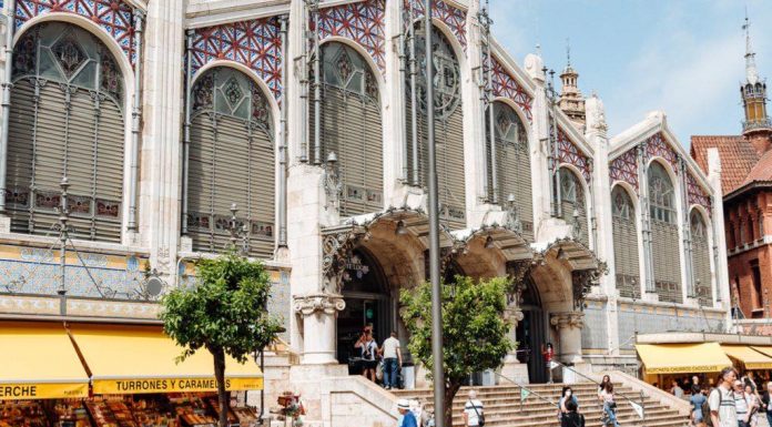 Cena, bingo y concierto gratis por el aniversario del Mercado Central Cena, bingo y concierto gratis por el aniversario del Mercado Central