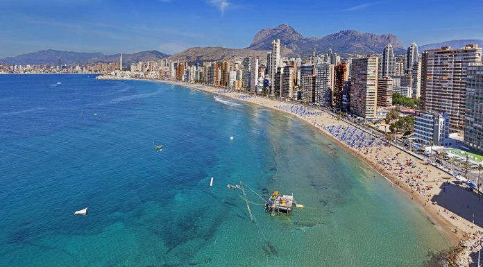 Siete playas valencianas pierden su Bandera Azul Novedades en el Bono Viaje 2024: más noches y cambios de precio
