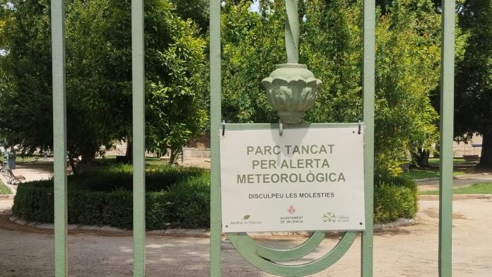 Valencia cierra 'in extremis' todos los parques de la ciudad ante la amenaza de fuertes lluvias
