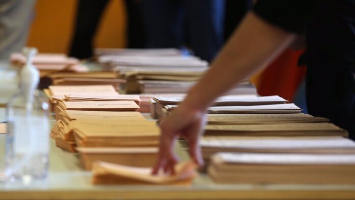 7televalencia-cita-electoral Tras el cierre del colegio electoral a las 20:00 horas, comienza el escrutinio