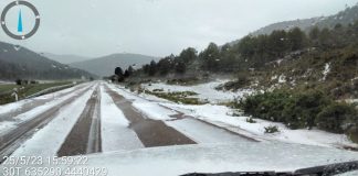 El granizo tiñe de blanco el interior de Valencia en plena primavera