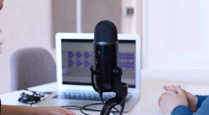 El truco para crear vídeos con voces de famosos usando inteligencia artificial La IA permite imitar voces de famosos y clonar la de cualquier persona