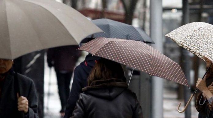 València activa el protocolo de alerta naranja: suspensión de clases en zonas inundables y actividades al aire libre Lluvias en València