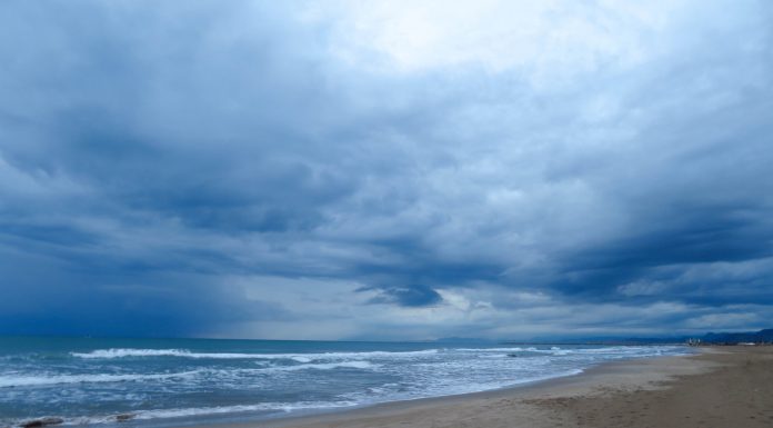 Aparece un cadáver en una playa de Cullera Playa en Cullera dónde se ha localizado el cadáver | Twitter @MeteoCullera