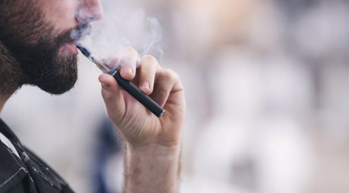 Día Mundial Sin Tabaco: los peligros de la nueva moda del vapeo El gobierno prohibirá la venta de vapeadores fuera de los estancos