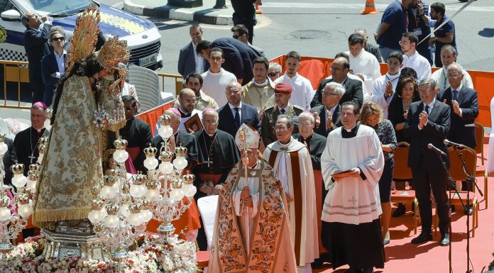 Vídeo: Pitidos al alcalde Joan Ribó en los actos del centenario de la Virgen