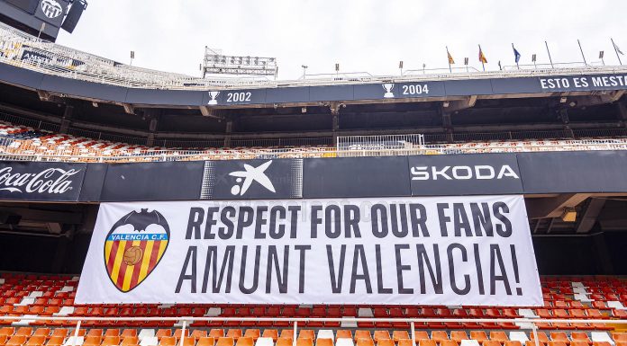 Una pancarta en la grada cerrada pedirá en Mestalla respeto para la afición