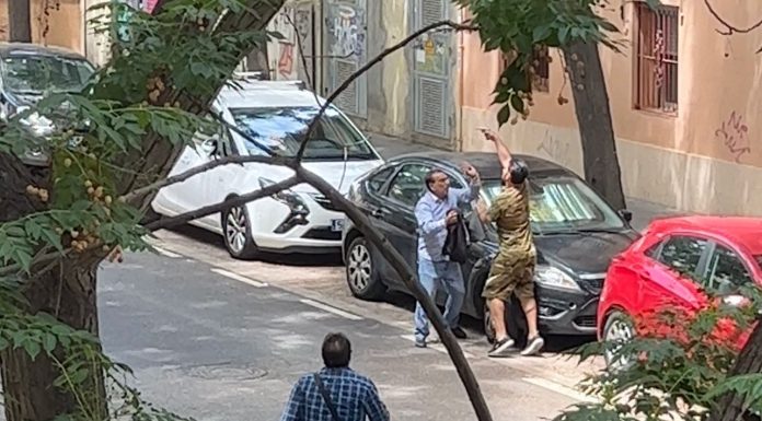 Una brutal reyerta con pistolas y cuchillos deja a dos mujeres apuñaladas en Valencia