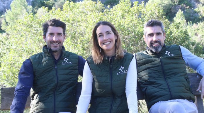 BBVA y la Universitat de València reconocen en los ‘Premios Revoluciona’ a la empresa valenciana Satara Seguridad Satara Seguridad ha sido premiada en la segunda edición de los 'Premios Revoluciona'