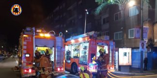 Dos mujeres heridas y dos perros muertos en un incendio en Paterna