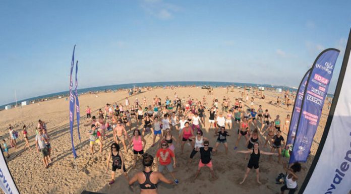 Valencia organiza clases gratuitas para practicar deporte en la playa Valencia organiza clases gratuitas para practicar deporte en la playa