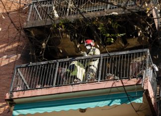 Muere una mujer en incendio de un piso en Ángel Guimerà