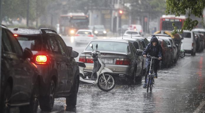 Carreteras cortadas y coches atrapados por una DANA «excepcional» Una nueva DANA con lluvias y tormentas activará la alerta amarilla en Valencia esta Nochevieja