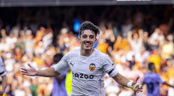 El Valencia CF gana al R. Madrid y acaricia la permanencia