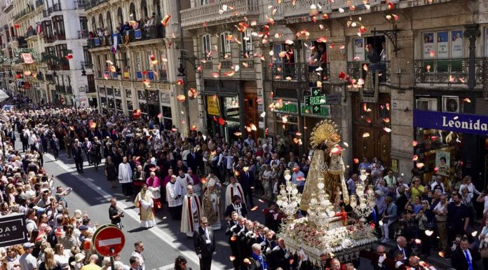Mejores imágenes de la Virgen por la calle de la Paz, el Temple y el centro de Valencia