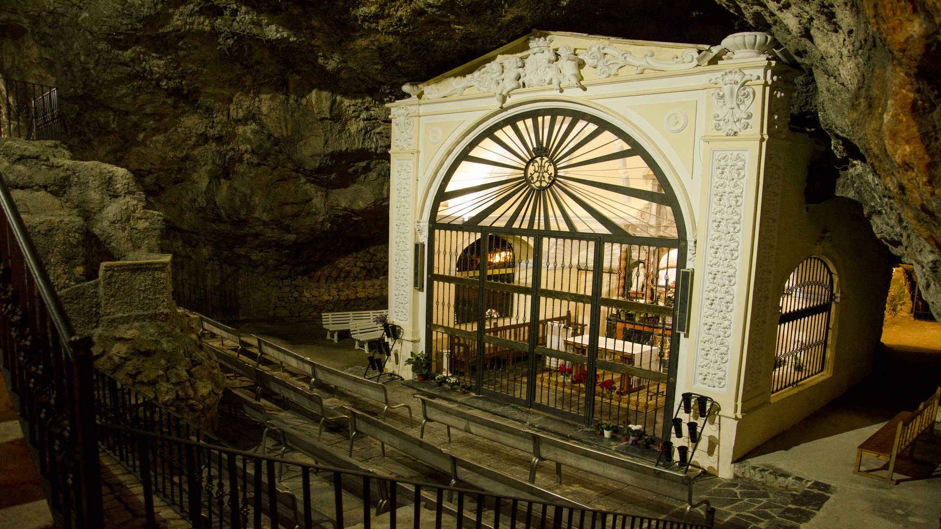 El santuario de la cueva santa en Altura (Castellón)