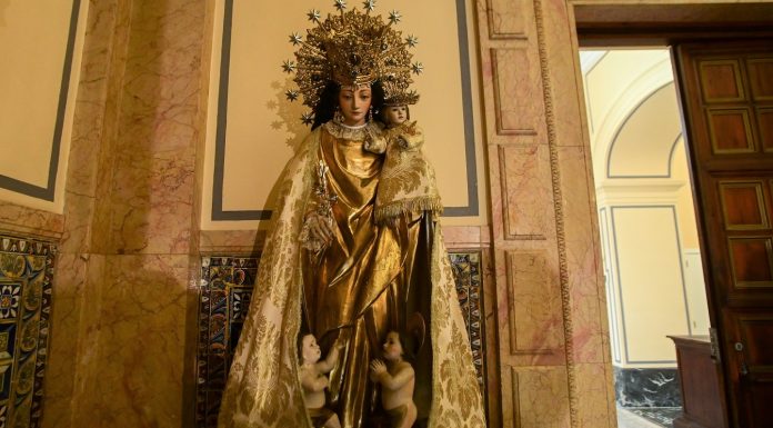 La Virgen de los Desamparados regresa al Ayuntamiento de Valencia