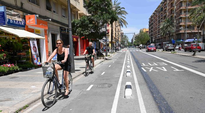 Valencia instalará semáforos para bicis y patinetes en carriles bici "conflictivos"