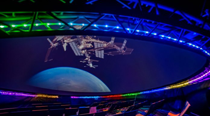 Un planetario itinerante abre en el centro de Valencia Un planetario itinerante abre en el centro de Valencia