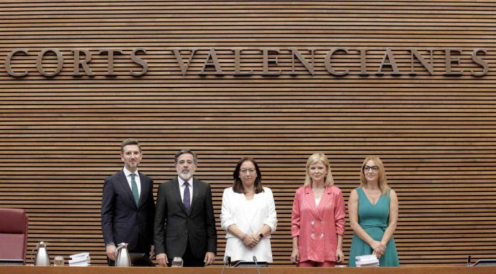 Un pacto secreto entre PP y Compromís cambia la Mesa de Les Corts Valencianes Un pacto secreto entre PP y Compromís cambia la Mesa de Les Corts Valencianes