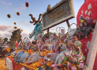 Valencia elige las carrozas de la Batalla de Flores en un concurso