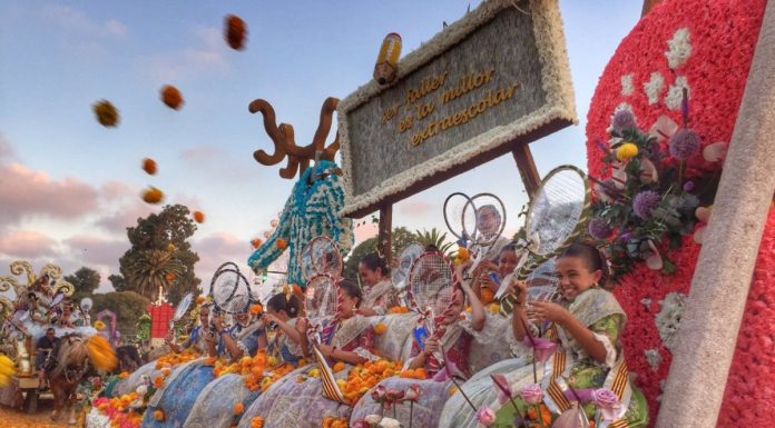 Valencia elige las carrozas de la Batalla de Flores en un concurso