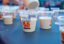 Valencia reparte vasos de horchata gratuitos: horario y lugar para conseguirla Valencia reparte vasos de horchata gratuitos: horario y lugar para conseguirla