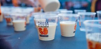 Valencia reparte vasos de horchata gratuitos: horario y lugar para conseguirla