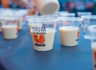 Valencia reparte vasos de horchata gratuitos: horario y lugar para conseguirla