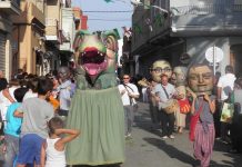 Cabalgata de gigantes y cabezudos en las fiestas de San Juan