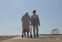 El programa valenciano que acaba con la soledad de los mayores en verano: cómo solicitarlo