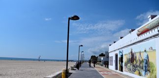 Acusan al nuevo Ayuntamiento de Valencia de difundir "bulos" por el cierre de cuatro playas