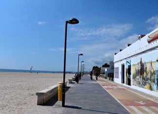 Acusan al nuevo Ayuntamiento de Valencia de difundir "bulos" por el cierre de cuatro playas