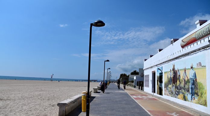 Acusan al nuevo Ayuntamiento de Valencia de difundir «bulos» por el cierre de cuatro playas Acusan al nuevo Ayuntamiento de Valencia de difundir "bulos" por el cierre de cuatro playas
